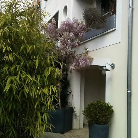 波塞约凡尔赛门展览住宿加早餐旅馆 住宿加早餐酒店 伊西莱穆利诺